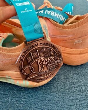 Saiyami Kher Instagram - HM 21.0975 Done and dusted! The @tatamummarathon is always special. Started my running journey in 2016 with the full marathon and I haven’t stopped. Just so heartwarming to see the turn out getting bigger and  better every year, and so wonderful to see so many women doing the half and full! It was an easy enjoyable run for me, without stressing about time :) So proud of my super fit friends @eugeniya.belousova @taras84 @sitaramenon 🙌🏽 

Keep running and see you’ll at the start line next year!
#tatamumbaimarathon