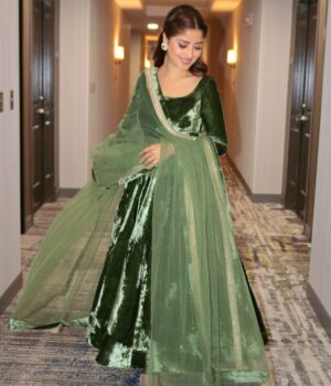 Sajal Ali Instagram - @mihhaofficial 
@aarindanoor 
@ambreenkhan_
@sherezadjewellery