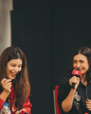 Saloni Khanna Instagram - Two girls did what they do in a closed room, but this time on stage. What fun. Pay us. Hi.