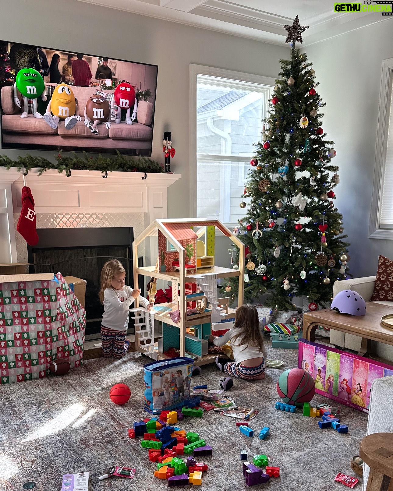 Samantha Droke - 742 Likes - Christmas just keeps getting better and better as they grow! ❤️🥰🎄🎁