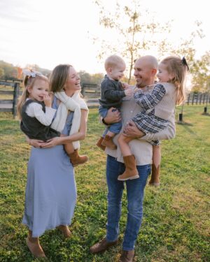 Samantha Droke Instagram - Grateful for another year with the ones I love most. 💛 
37 feels complete and full of love. 
Thanks be to God for his many blessings on my life. 🙌🏻

Thanks for the many birthday wishes. Love to you all!