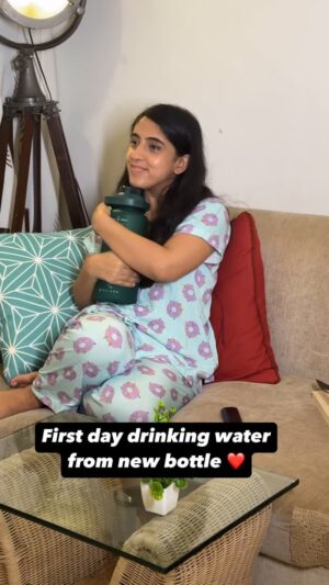 Sameeksha Sud Instagram - Aur kon karta hai aisa tag kardo👇🏻

#comedy #relatable 

[Girls, Water, Relatable, Comedy]