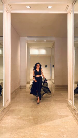 Samyuktha Viswanathan Instagram - just like that ♠️
wearing my favorite @bandananarulaofficial
jewelry by @mspinkpantherjewel

thank you @aadhavkannadhasan for taking these hehe