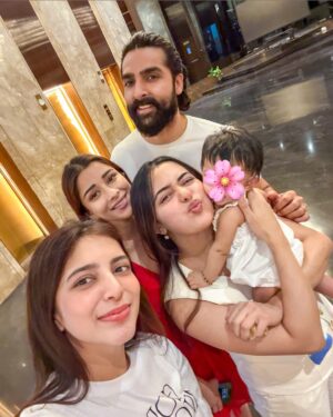 Sana Sayyad Instagram - A Day Well Spent With These Cuties and Baby Doll Imaan♥️😍 
Sorry @imzi995 we had this impromptu selfie session without u 🙈
.
.
#friendsdayout #happydays #goodbivesonly