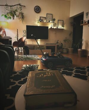Sanam Chaudhry Instagram - The msg inside the Quran has made my life so peaceful ♥️..Alhamdulillah!
It keeps guiding what to do to stay in peace forever.. the process never stops.

Thankyou @babar_r.chaudhry_official 
@arrahmanarraheemnetwork