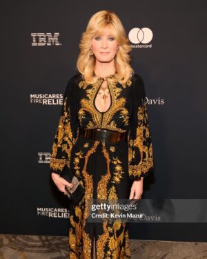 Sandra Lee Instagram - What a star studded #Grammy weekend. So much money raised through @Musicares and everyone will be so grateful for it. My nephew @itebrycelee was my date and we ran into everyone from @michaelbuble and @jlo to @postmalone - who asked Bryce, who his Aunt Sandy was. Also @kennyg who’s a lovely acquaintance from Seattle, to the most beautiful and kind @parishilton and her mom @kathyhilton . It was a relief to actually get out and share in some joy for a moment-I am incredibly grateful for that. Love you all,  wish you were with me. 

Xoxo, Aunt Sandy

#pregrammyparty #grammyawards #musicares #etro #losangeles #grammyweekend #clivedavis