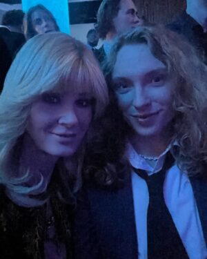 Sandra Lee Instagram - What a star studded #Grammy weekend. So much money raised through @Musicares and everyone will be so grateful for it. My nephew @itebrycelee was my date and we ran into everyone from @michaelbuble and @jlo to @postmalone - who asked Bryce, who his Aunt Sandy was. Also @kennyg who’s a lovely acquaintance from Seattle, to the most beautiful and kind @parishilton and her mom @kathyhilton . It was a relief to actually get out and share in some joy for a moment-I am incredibly grateful for that. Love you all,  wish you were with me. 

Xoxo, Aunt Sandy

#pregrammyparty #grammyawards #musicares #etro #losangeles #grammyweekend #clivedavis