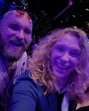 Sandra Lee Instagram - What a star studded #Grammy weekend. So much money raised through @Musicares and everyone will be so grateful for it. My nephew @itebrycelee was my date and we ran into everyone from @michaelbuble and @jlo to @postmalone - who asked Bryce, who his Aunt Sandy was. Also @kennyg who’s a lovely acquaintance from Seattle, to the most beautiful and kind @parishilton and her mom @kathyhilton . It was a relief to actually get out and share in some joy for a moment-I am incredibly grateful for that. Love you all,  wish you were with me. 

Xoxo, Aunt Sandy

#pregrammyparty #grammyawards #musicares #etro #losangeles #grammyweekend #clivedavis