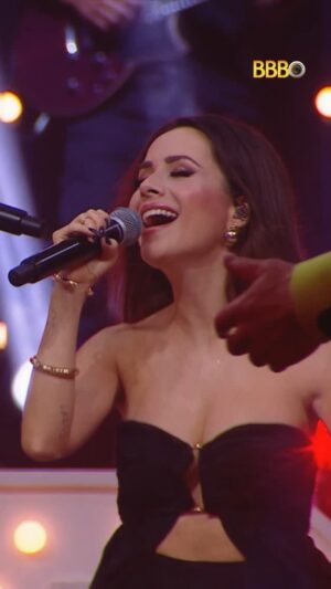Sandy Instagram - #SHOWDEQUARTA 🎤 • QUE MOMENTO 🥹🫶 @junior_oficial e @sandyoficial cantando juntinhos no #BBB25!

Assista às câmeras 24h ao vivo no @globoplay! Saiba mais no link da bio 📲 #RedeBBB