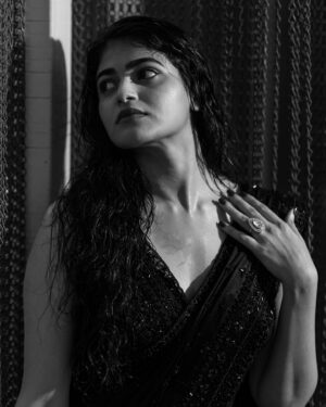 Sangeerthana Vipin Instagram - In a world of colors, I chose to slay in black🖤

Shot by @sandeepthattai 
Outfit @reina.hyd @jigarmaliofficial 
Styled by @bharathgandhiofficial 
Styling team @saisudhanag 
Jewellery @shopriyaaofficial 
Hairstylist @officialpriyamakeup
