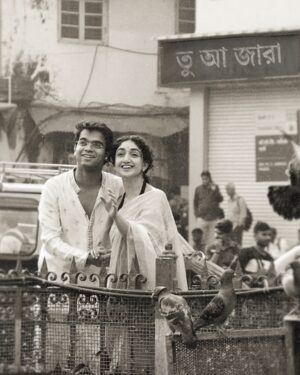 Sanjeeta Bhattacharya Instagram - Throwing it back to when it took more than a fleeting swipe- a whole lot of drama and bit of crazy to call it love! 
“Tu Aa Zara” out this Friday, 10th Jan ✨

এই ভালোবাসার নৌকায় সামিল হও তোমরাও! 🖤

#TuAaZara

📸: @mafiasmedia_ 
.
.
.
.
#somanshu #sanjeetabhattacharya