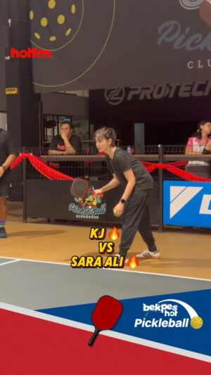 Sara Ali Instagram - Ni bukan main-main guys! Ini real! Tengok Sara Ali dengan KJ main serius ada fight! Masing-masing tunjuk taring ✨ 

Tonton Tiktok Live Sekarang Guys!!

#HotFM #BekpesHot #YangHangatDanTerbaik #RadioNo1 #KJjadiDJ #PickleBallBekpesHot