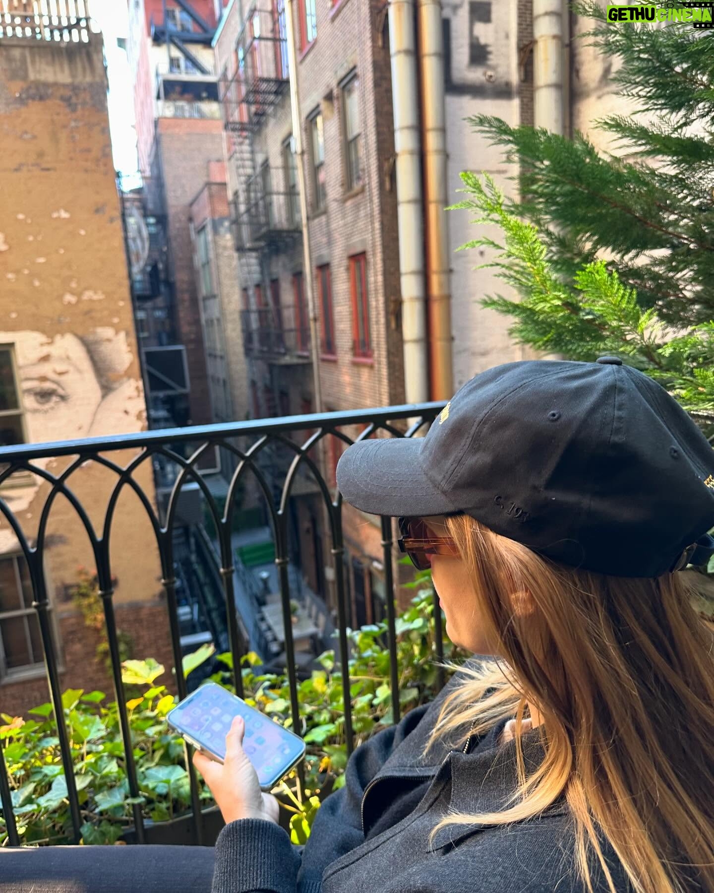 Sara Paxton - 5.1K Likes - 10/13-10/19 what a week! 🍎🗽🍂 @ivanarose