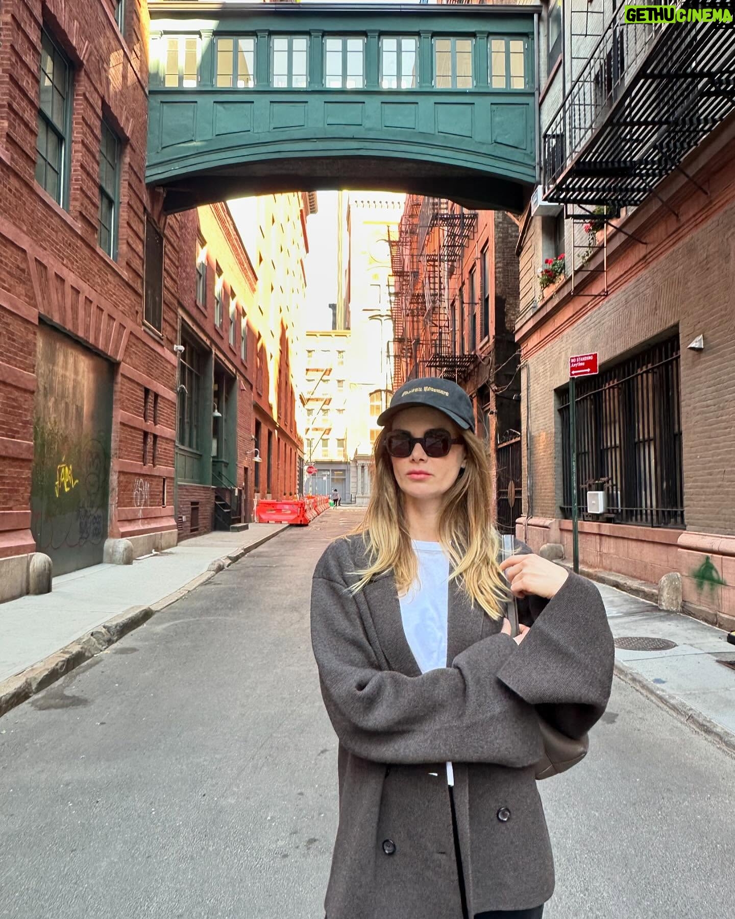 Sara Paxton - 5.1K Likes - 10/13-10/19 what a week! 🍎🗽🍂 @ivanarose