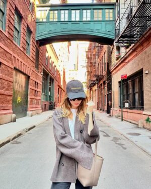 Sara Paxton Instagram - 🍂living for fall 🗽🤎 @ivanarose @glbproperties