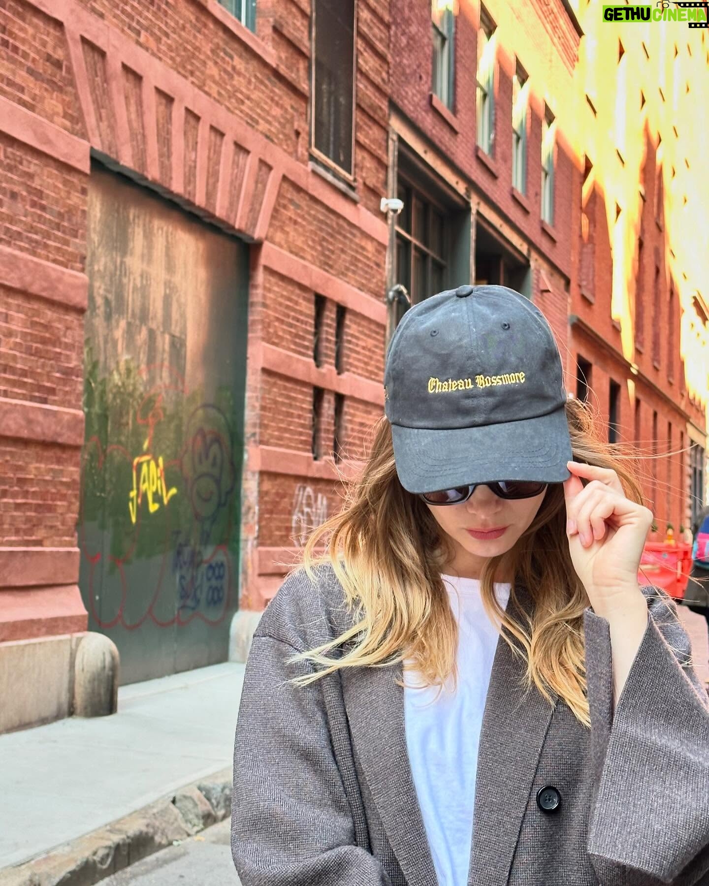 Sara Paxton - 2.7K Likes - 🍂living for fall 🗽🤎 @ivanarose @glbproperties