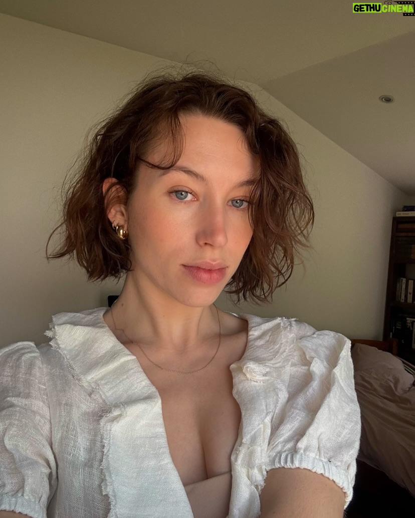 Sarah Close - 2.9K Likes - a year i keep pinching myself that i was so lucky to have
~ released 2 EPs of my fav music i’ve ever made
~ co writing kisses, my first PLATINUM record, watching it climb the charts across the world, a top 5 record in the uk, no 1 uk dance, no 1 dance in australia for 20 weeks, hearing it all over the radio… and it ending up on a bloody NOW album 😭
~ cut all my hair off
~ first time visiting canada
~ spent months living and travelling the US
~ a gazillion flights and jet lag naps
~ first time i drove on the wrong side of the road
~ first time working in abbey road studios
~ threw myself off a couple mountains
and in between it all so many other wonderful moments
