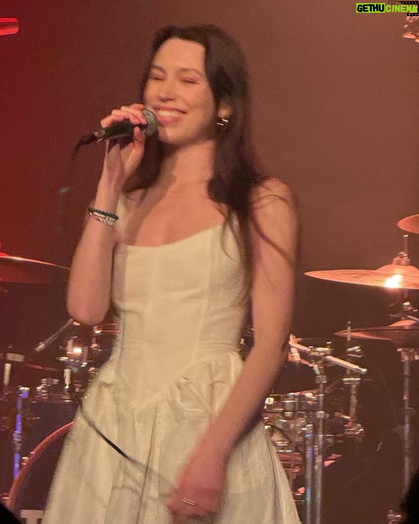 Sarah Close - 2.9K Likes - a year i keep pinching myself that i was so lucky to have
~ released 2 EPs of my fav music i’ve ever made
~ co writing kisses, my first PLATINUM record, watching it climb the charts across the world, a top 5 record in the uk, no 1 uk dance, no 1 dance in australia for 20 weeks, hearing it all over the radio… and it ending up on a bloody NOW album 😭
~ cut all my hair off
~ first time visiting canada
~ spent months living and travelling the US
~ a gazillion flights and jet lag naps
~ first time i drove on the wrong side of the road
~ first time working in abbey road studios
~ threw myself off a couple mountains
and in between it all so many other wonderful moments