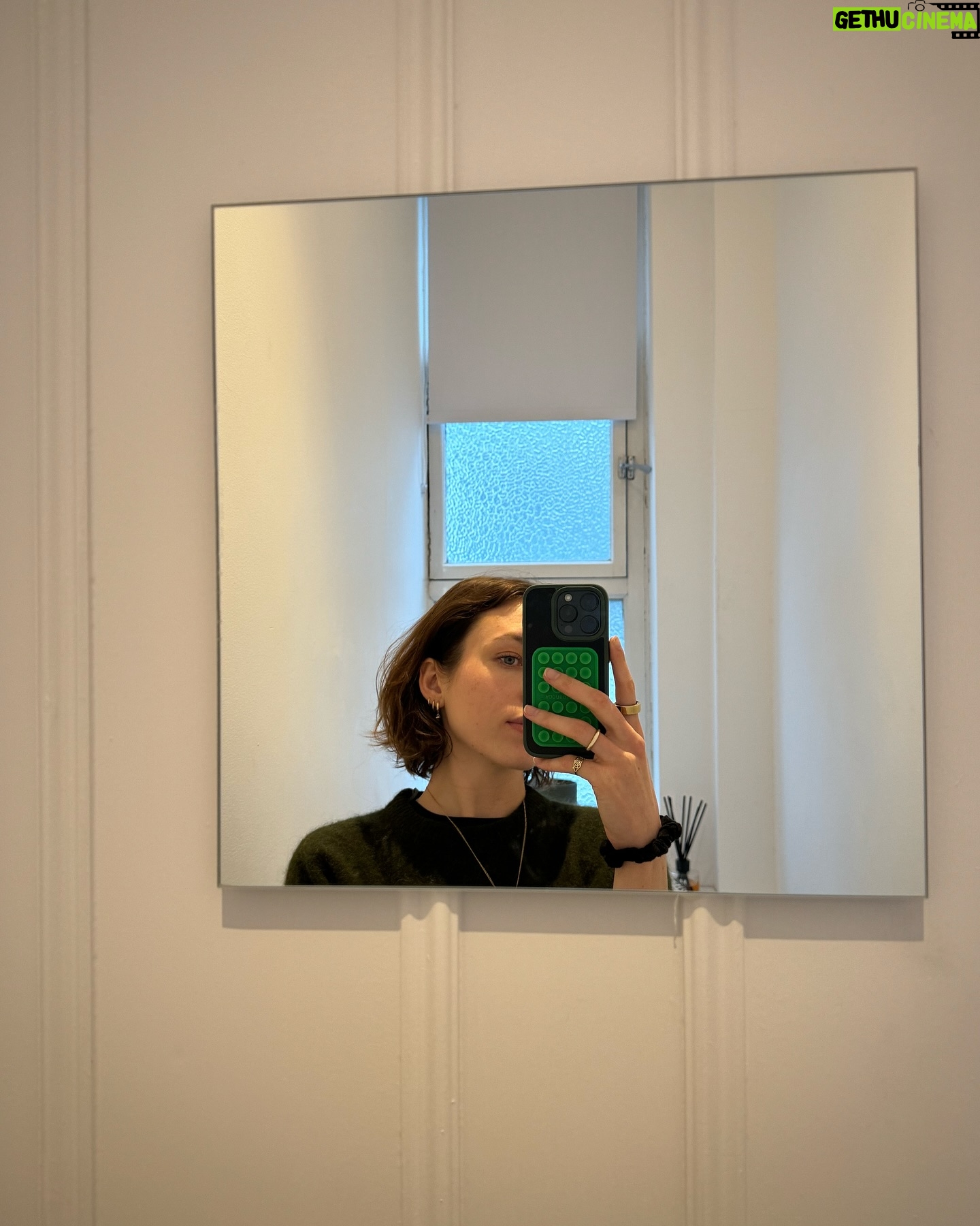 Sarah Close - 2.9K Likes - a year i keep pinching myself that i was so lucky to have
~ released 2 EPs of my fav music i’ve ever made
~ co writing kisses, my first PLATINUM record, watching it climb the charts across the world, a top 5 record in the uk, no 1 uk dance, no 1 dance in australia for 20 weeks, hearing it all over the radio… and it ending up on a bloody NOW album 😭
~ cut all my hair off
~ first time visiting canada
~ spent months living and travelling the US
~ a gazillion flights and jet lag naps
~ first time i drove on the wrong side of the road
~ first time working in abbey road studios
~ threw myself off a couple mountains
and in between it all so many other wonderful moments