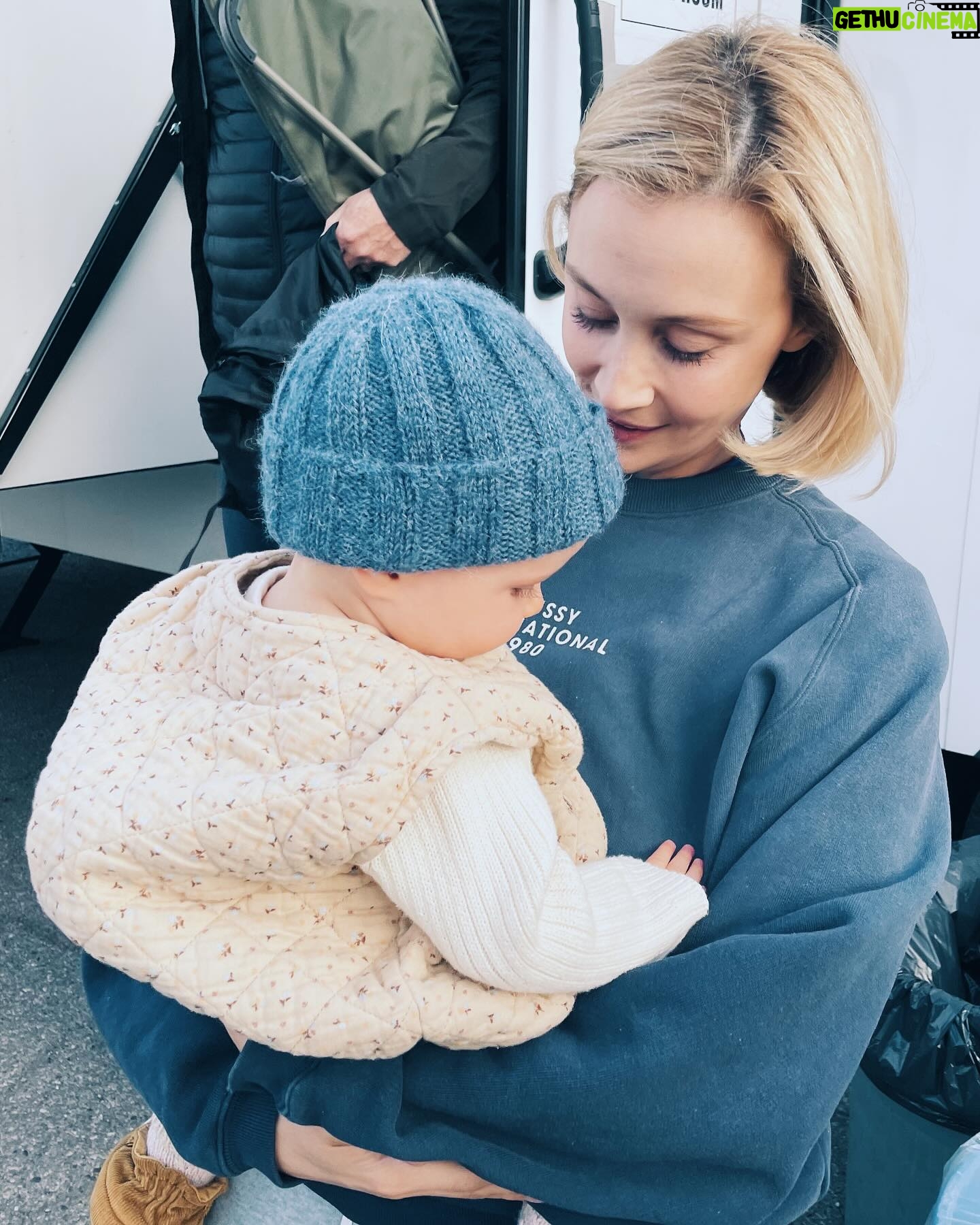 Sarah Gadon - 5.2K Likes - That’s a wrap! Four months of friends, pumping in a prosthetic, watching the seasons change and figuring out the work/life balance. Feeling so grateful and lucky @hooraymae ✨
