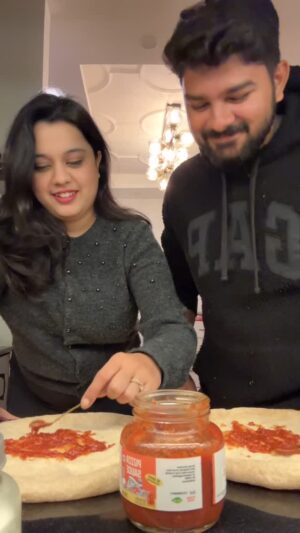 Sarah Hussain Instagram - Date Night with my Valentine since 9 years. 🌟 

Pizza ingredients @wheaty.in ✨ #ZingyZest #Pizza #DateNight