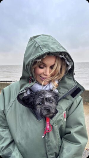Sarah Parish Instagram - The best 🌲 girls #weekend in the most shocking weather with the women I adore .. missing @lucy.gaskell and @officialnicstep #hernebay