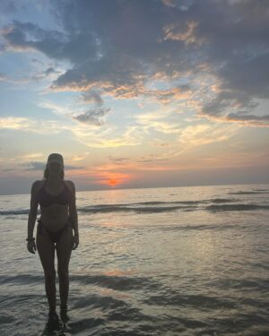 Sarah Parish Instagram - Goodbye Thailand. You have my heart. Thank you for the memories @thejimmurray @nelly_murray2109 @kimberkp1978 @rcmk @tildskimber @emmamackleyprivatetravel ❤️❤️❤️❤️❤️