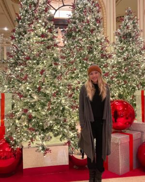 Sarah Roemer Instagram - ✨🌲✨ 

@theplazahotel