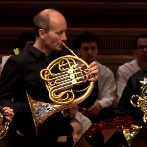 Sarah Willis Instagram - 🧸📯 Best of #FamilyConcert! Every year, members of the Berliner Philharmoniker join horn player and presenter Sarah Willis (@hornsarahberlin) for a special concert with young music lovers and their families. Enjoy this selection from previous years - all available for #free in the Digital Concert Hall! (link in bio)

Videos seen here:
"Ho, Ho, Horn!" (2016)
"Cello Christmas" (2022)
"Winter Drummerland" (2018)
"Stringle Bells" (2013)
"O TannenBRASS!" (2014)
"Merry QUIZmas!" (2019)
"Brass Christmas" (2023)

#BerlinPhil #DigitalConcertHall #Christmas #LiveMusic #SarahWillis #KidsConcert #MusiciansOfInstagram