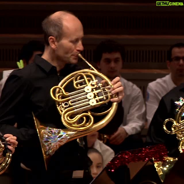 Sarah Willis - 17.6K Likes - 🧸📯 Best of #FamilyConcert! Every year, members of the Berliner Philharmoniker join horn player and presenter Sarah Willis (@hornsarahberlin) for a special concert with young music lovers and their families. Enjoy this selection from previous years - all available for #free in the Digital Concert Hall! (link in bio)
Videos seen here:
"Ho, Ho, Horn!" (2016)
"Cello Christmas" (2022)
"Winter Drummerland" (2018)
"Stringle Bells" (2013)
"O TannenBRASS!" (2014)
"Merry QUIZmas!" (2019)
"Brass Christmas" (2023)
#BerlinPhil #DigitalConcertHall #Christmas #LiveMusic #SarahWillis #KidsConcert #MusiciansOfInstagram