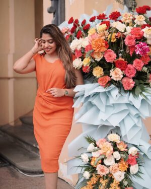 Saranya Nandakumar Instagram - 🥂28 feels like the perfect mix of wisdom and wild 🔥 Here’s to another year of growth and good times! 

📸: @_.a.t.h.i._ 

[ birthdaypic, birthdayoutfit, birthday]