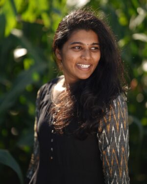 Saranya Pradeep Instagram - Natural light..Natural vibes
Wrapped in Sunshine ✨☀️
#goldenhourglow 

📸 : @pallesunny 
@light_house_pictures 

#goldenhour #glow #sunlight #sunkissed 
#greenery #blue #sky #nature #photography
#sun #goldenhourphotography #summer #photooftheday #comfort #outfit #casualstyle #summerwear #weekend #vibes #potrait #photoshoot #sunsets #love #beauty #instagood #ig #summervibes #🌞 #happyvalentinesday