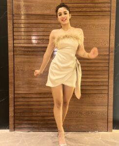 Actress Sargun Kaur Luthra HD Photos and Wallpapers August 2025