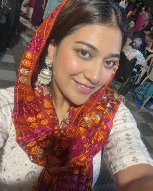 Sawan Rupowali Instagram - ਮੇਰੇ ਵੱਲੋਂ ਤੁਹਾਨੂੰ ਅਤੇ ਤੁਹਾਡੇ ਸਾਰੇ ਪਰਿਵਾਰ ਨੂੰ ਲੋਹੜੀ ਦੇ ਤਿਉਹਾਰ ਦੀਆਂ ਲੱਖ-ਲੱਖ ਮੁਬਾਰਕਾਂ! 🔥🎇

#happylohri