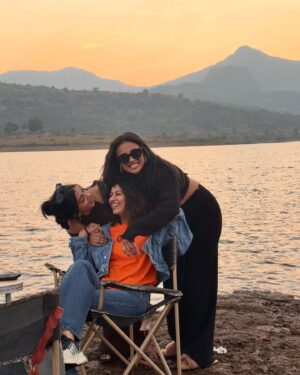 Sayali Salunkhe Instagram - Only sun, love and laughter ❤️♾️🌅
Trip w your girls >>>>>
.
.
#travel #igers #sunset