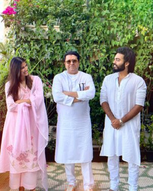 Sayli Patil Instagram - जगावेगळा Love triangle बघायचाय का ?

मग बघा `येक नंबर ‘उद्या , म्हणजेच रविवार २६ जानेवारीला दुपारी १२ वाजता 
आणि संध्याकाळी ६ वाजता फक्त झी टॉकीस वर …
.
.
.
#yeknumber #worldtelevisionpremiere #zeetalkies #saylipatil #rajthackeray #lifeisbeautiful #dhairyagholap