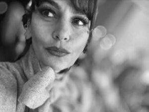 Seda Akman Instagram - #morewomen
@elleturkiye 
@v2kdesigners