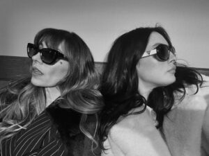 Seda Akman Instagram - Mother and daughter 🤍🖤
@melisssezen 
Styling @efkafasi 
#deha