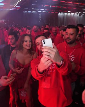 Seda Bakan Instagram - Coca Cola ailesine kocaman teşekkürler ♥️ 
Harika bir gündü 🫶🏼
@cocacola_tr @novaeventscompany #reklam