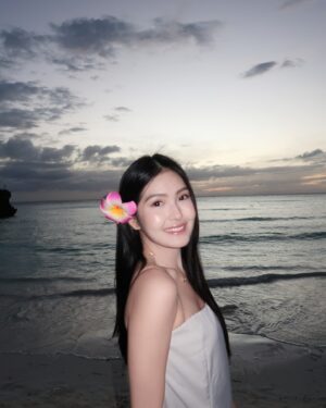 Sela Guia Instagram - Every flower blooms where it is meant to grow 🌺
(nag grow sa tenga)
