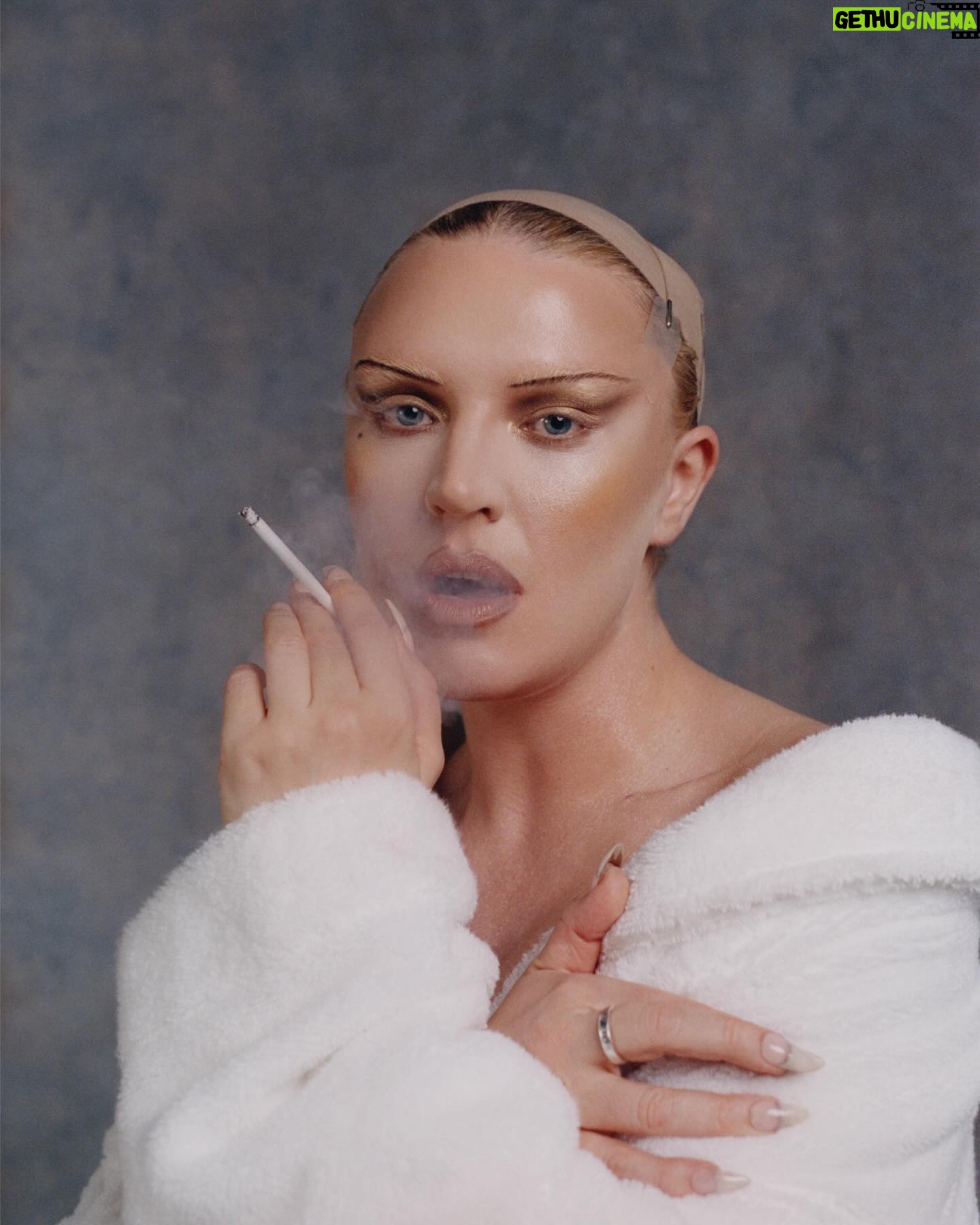 Self Esteem - 6.7K Likes - One day you will see your reflection in the pub window
And you’re smoking even though you’ve never been a smoker
And you’ll think fuck me
Is this really all there is?
📸 @scarlettcarlosclarke