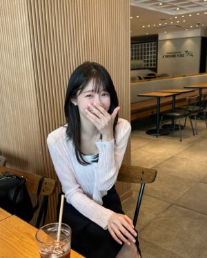 Seo Ji-hye Instagram - 두서 없는 앨범털이😏