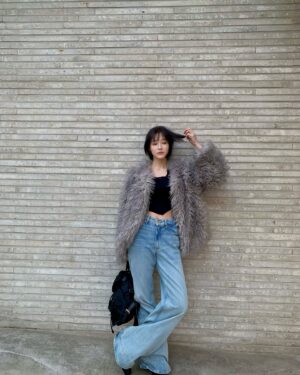 Seo Ji-hye Instagram - 🩶