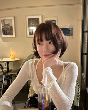 Seo Ji-hye Instagram - 참아 아니 참지마 아니참아..(아몰랑🤦🏻‍♀️)
