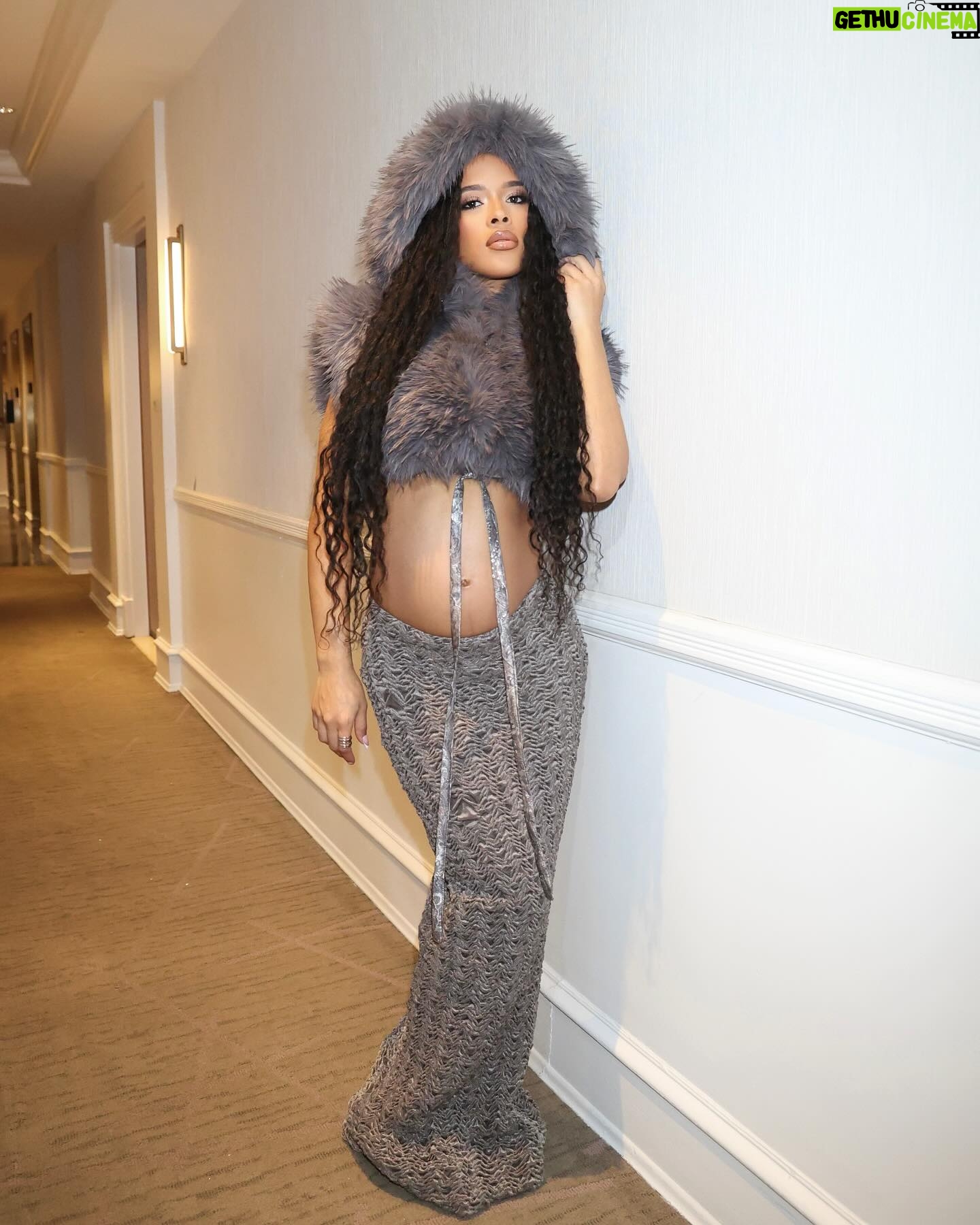 Serayah - 128.9K Likes - š©¶ @kimshuistudio
Fit: @kimshuistudio
š @aaronchristmon | @marquisemiller
Face: @nataliesartistryy
šø @walik1
#nyfw