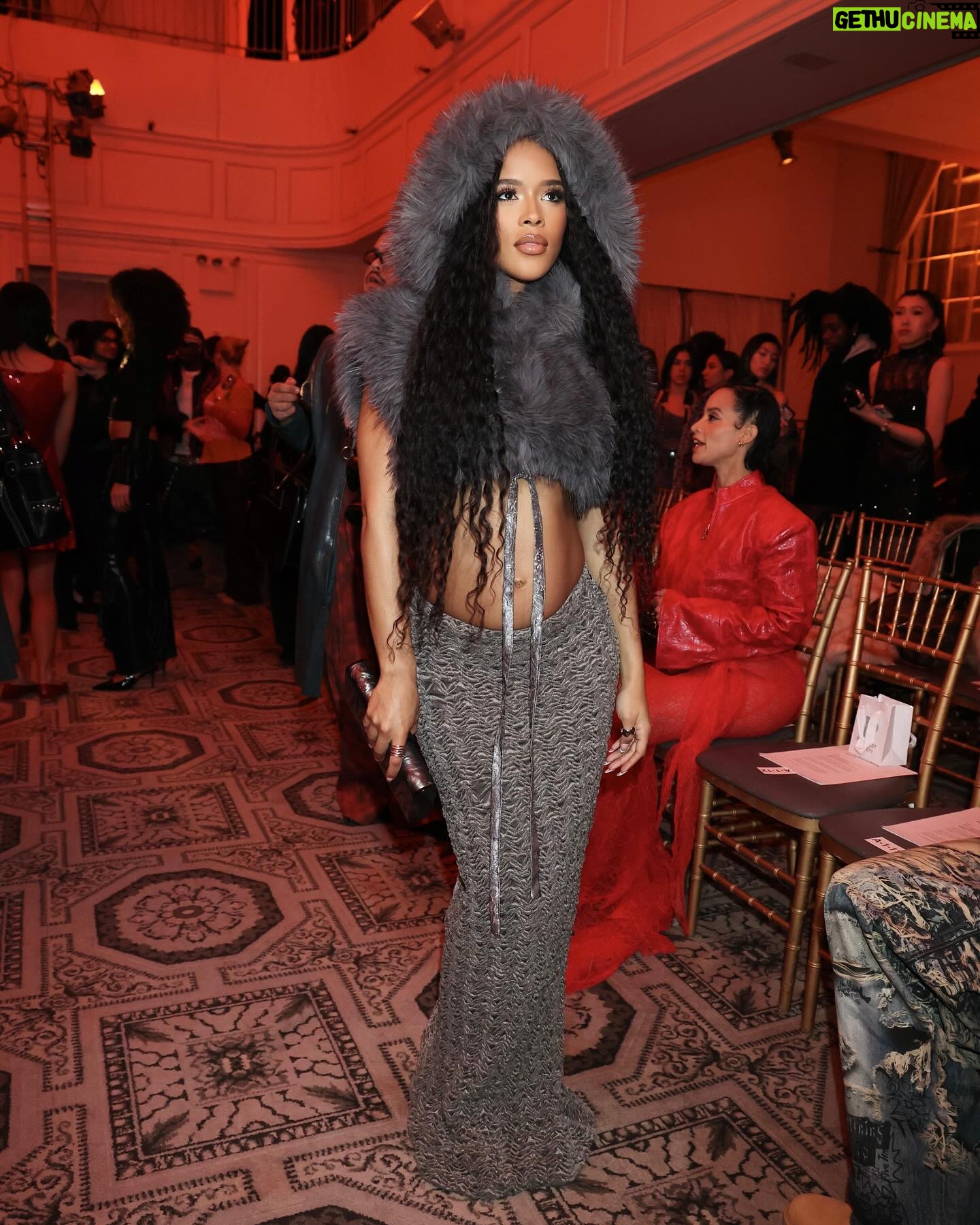 Serayah - 128.9K Likes - š©¶ @kimshuistudio
Fit: @kimshuistudio
š @aaronchristmon | @marquisemiller
Face: @nataliesartistryy
šø @walik1
#nyfw