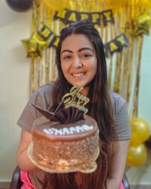 Shafaq Naaz Instagram - After 13–14 years of being away, this was the first time I celebrated my birthday surrounded by love, with my family and my people. It was peaceful, personal, and filled with warmth just the way I always wished for. Grateful for the love, the moments, and the beautiful energy around me. ❤️
 
A heartfelt thank you to everyone who took the time to wish me it truly means a lot. Your messages always make my day and remind me how lucky I am to have such amazing people in my life. Grateful for all the love! ❤️

P.S. In the last clip, I’m just trying to figure out what adulthood is really like😵‍💫