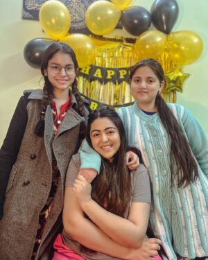 Shafaq Naaz Instagram - After 13–14 years of being away, this was the first time I celebrated my birthday surrounded by love, with my family and my people. It was peaceful, personal, and filled with warmth just the way I always wished for. Grateful for the love, the moments, and the beautiful energy around me. ❤️
 
A heartfelt thank you to everyone who took the time to wish me it truly means a lot. Your messages always make my day and remind me how lucky I am to have such amazing people in my life. Grateful for all the love! ❤️

P.S. In the last clip, I’m just trying to figure out what adulthood is really like😵‍💫
