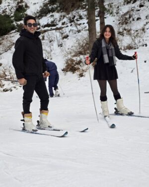 Shagun Sharma Instagram - Beauty by my side, a FALLING person, background full of white snow, us in black and the endless laughter.. 
life is good, after all 😂❤️..
.
.
.
.
.
.
.
.
.
.
.
.
.
.
.
#insta #instagood #instagram #instalike #instalove #instamood #❤️