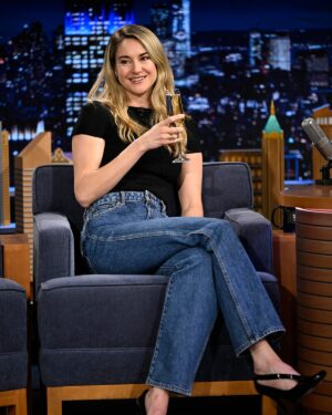 Shailene Woodley Instagram - @shailenewoodley is here tonight to talk her Broadway play Cult of Love! @2stnyc #FallonTonight 

📷 @toddowyoung